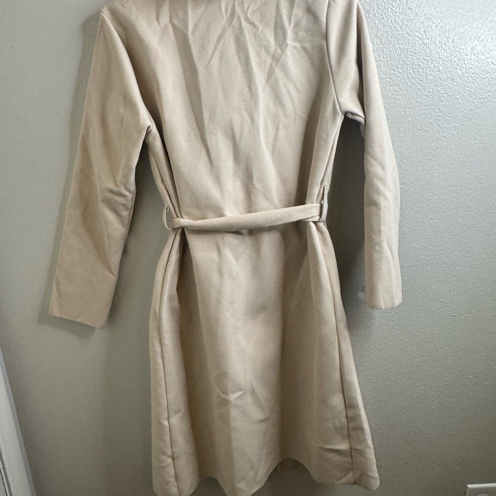 PrettyLittleThing Cream Wrap Belted Trench Coat - Picture 3 of 9